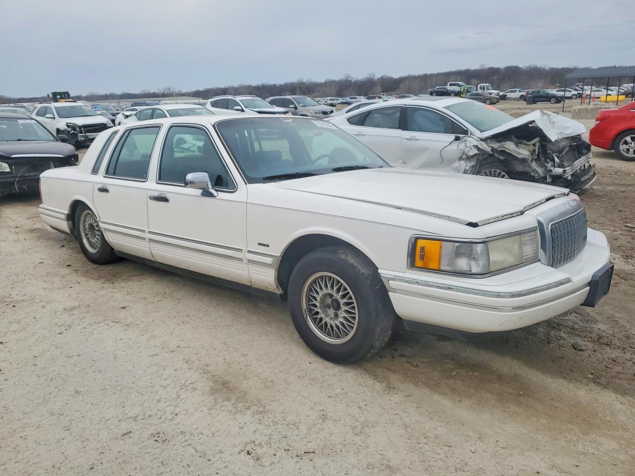 1994 LINCOLN TOWN CAR EXECUTIVE photo 4