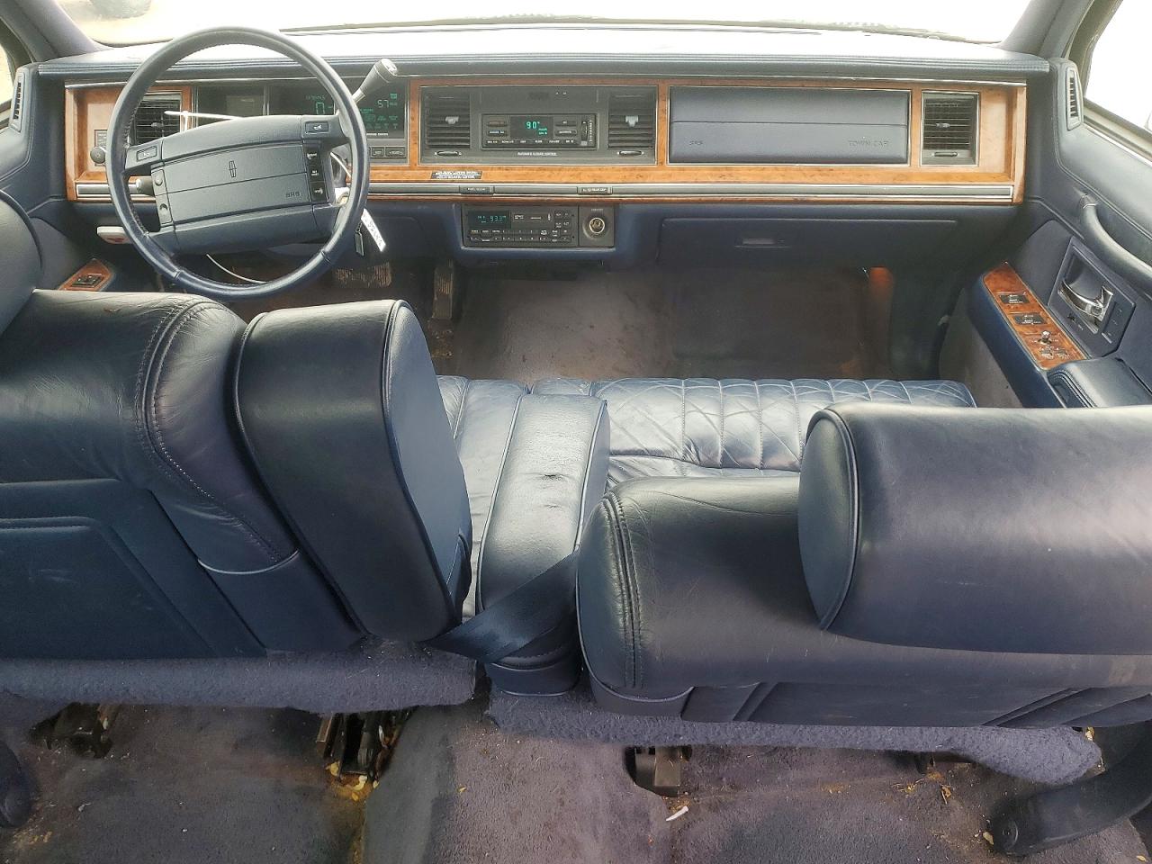 1994 LINCOLN TOWN CAR EXECUTIVE photo 8