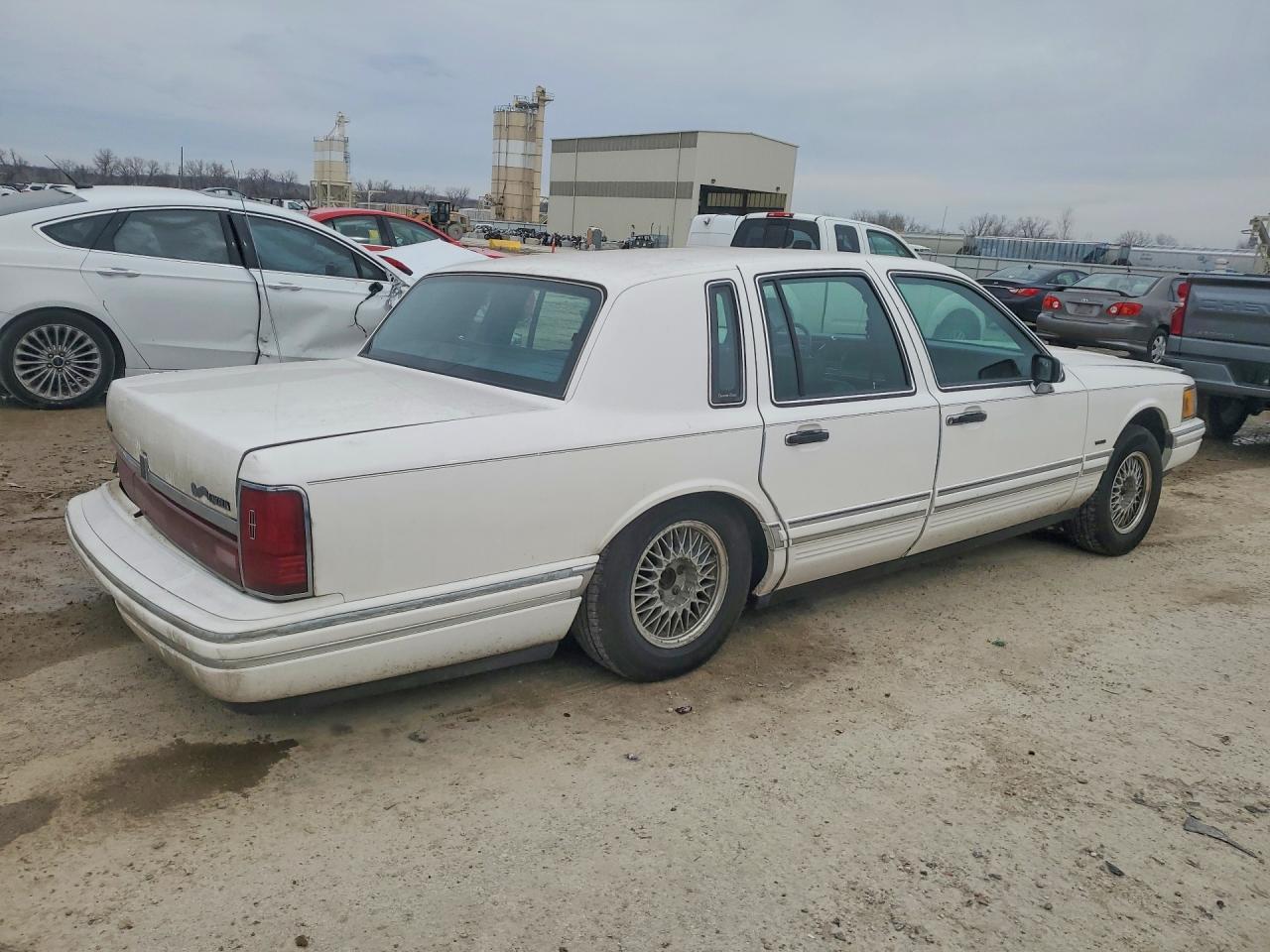 1994 LINCOLN TOWN CAR EXECUTIVE photo 3