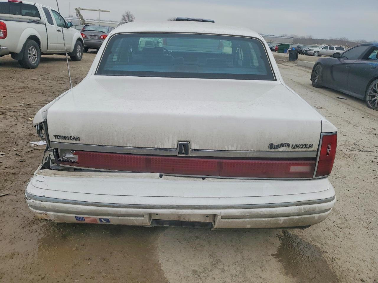 1994 LINCOLN TOWN CAR EXECUTIVE photo 6