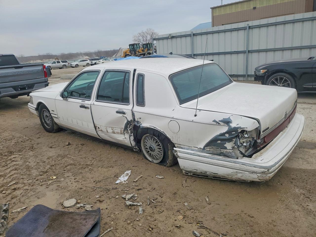 1994 LINCOLN TOWN CAR EXECUTIVE photo 2
