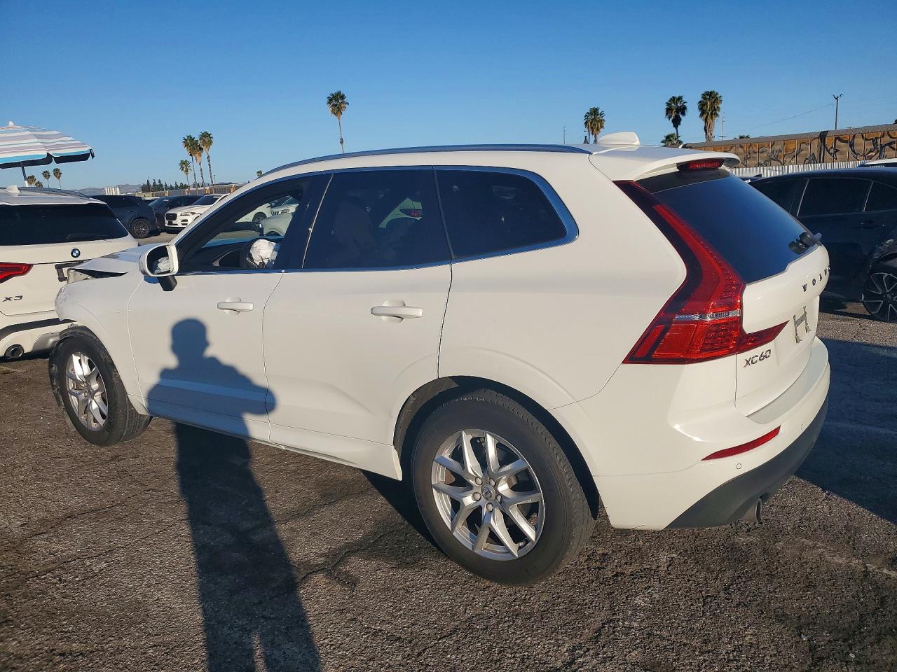 2020 VOLVO XC60 T5 MOMENTUM photo 2