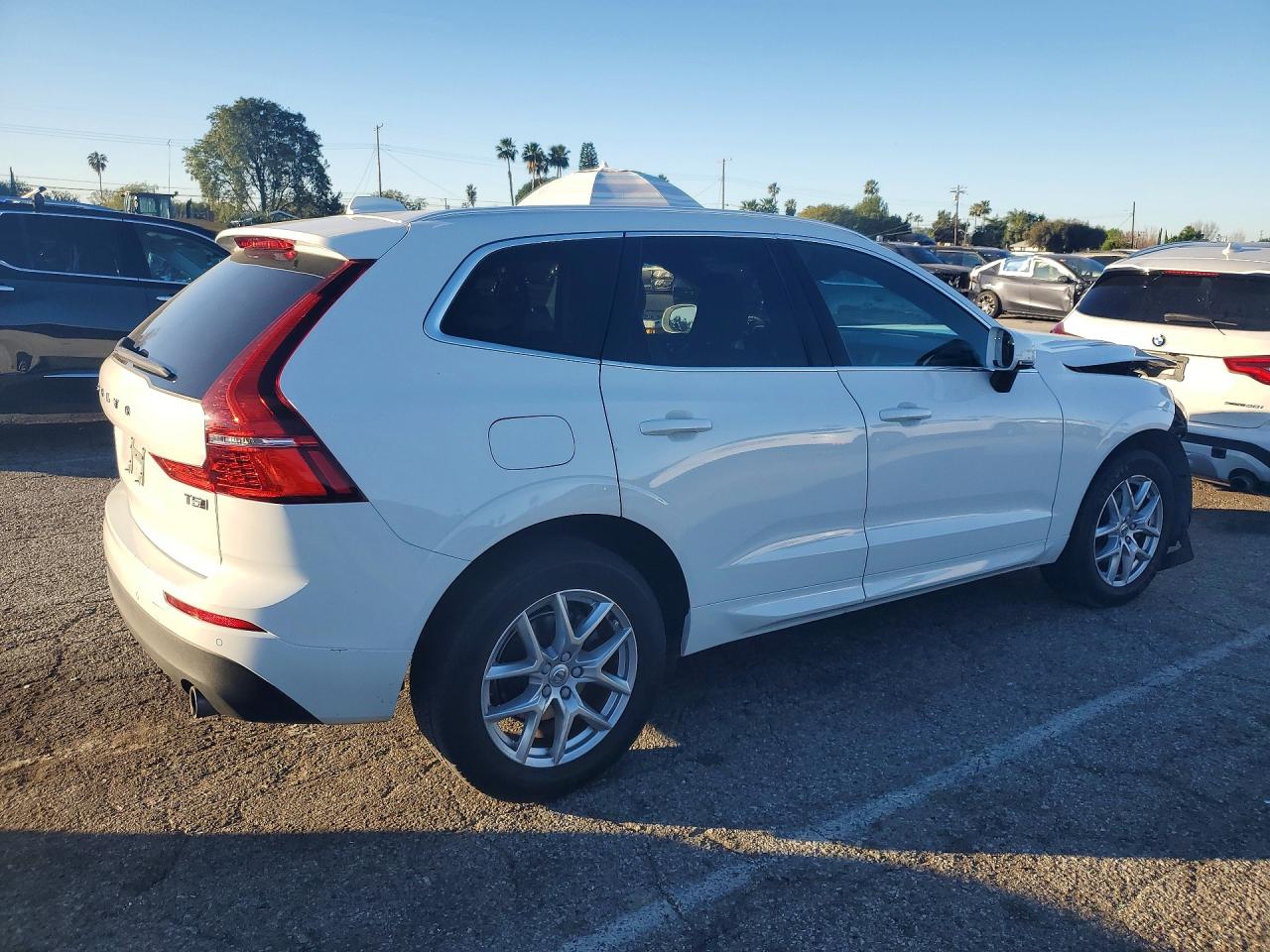2020 VOLVO XC60 T5 MOMENTUM photo 3