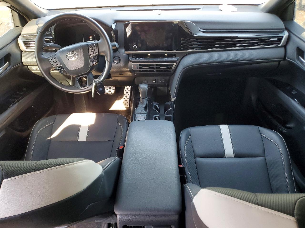 2025 TOYOTA CAMRY photo 8