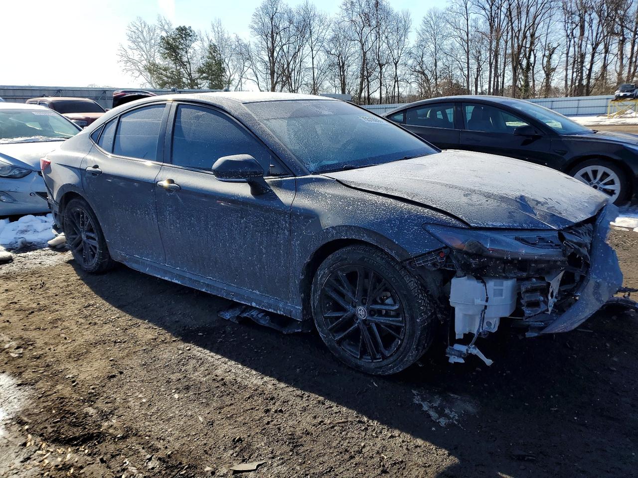 2025 TOYOTA CAMRY photo 4