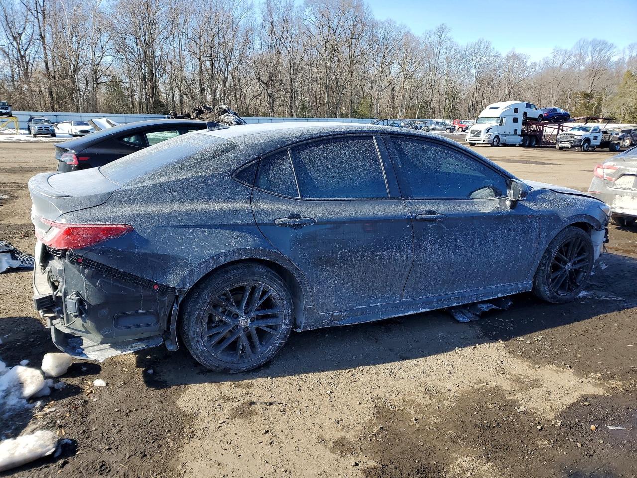 2025 TOYOTA CAMRY photo 3
