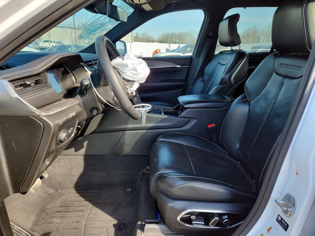 2022 JEEP GRAND CHEROKEE OVERLAND photo 19