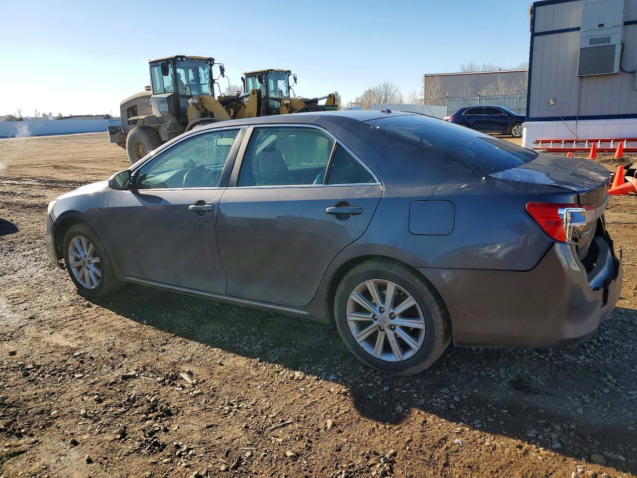 2013 TOYOTA CAMRY L photo 3