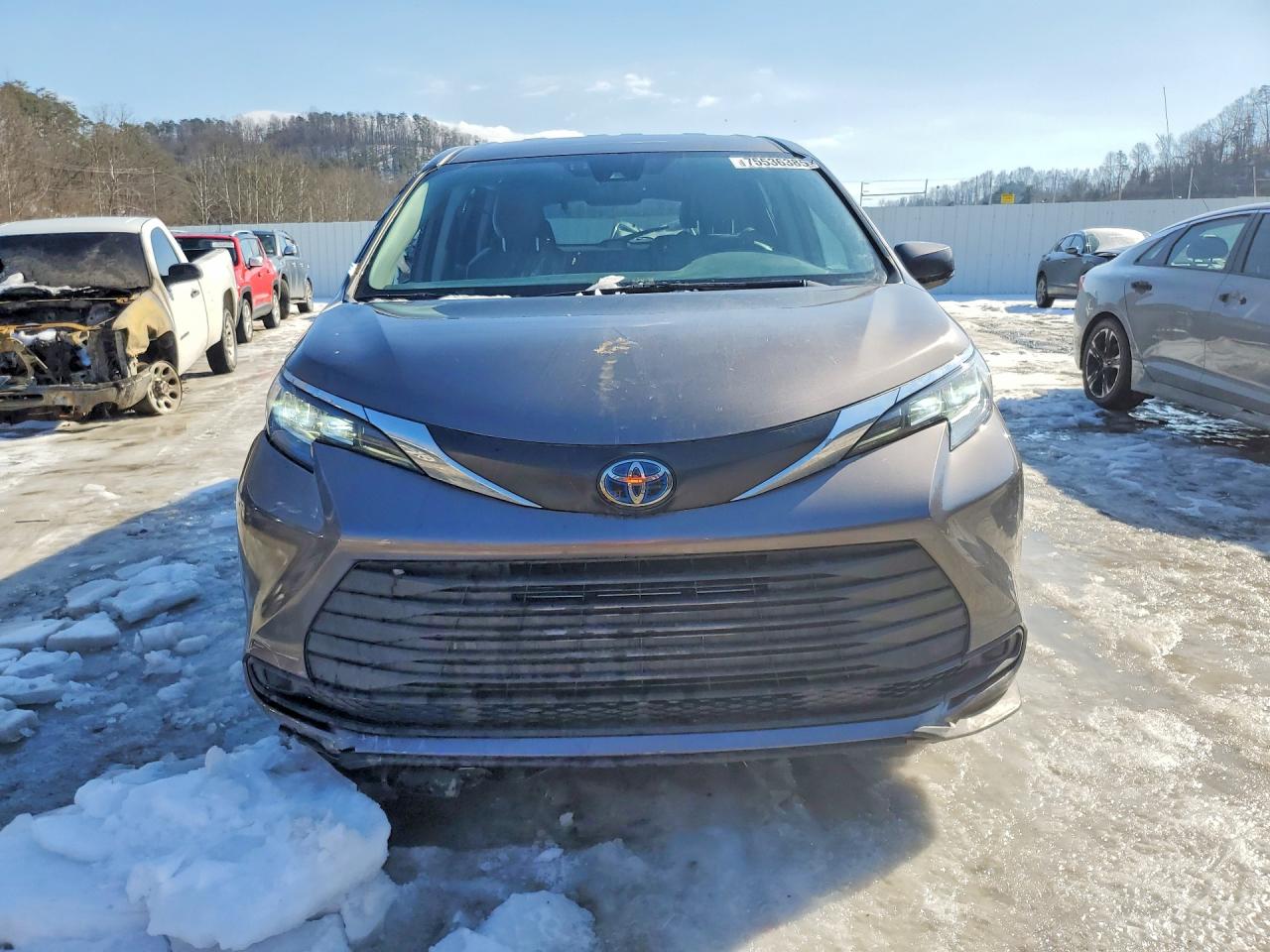 2022 TOYOTA SIENNA LE photo 5