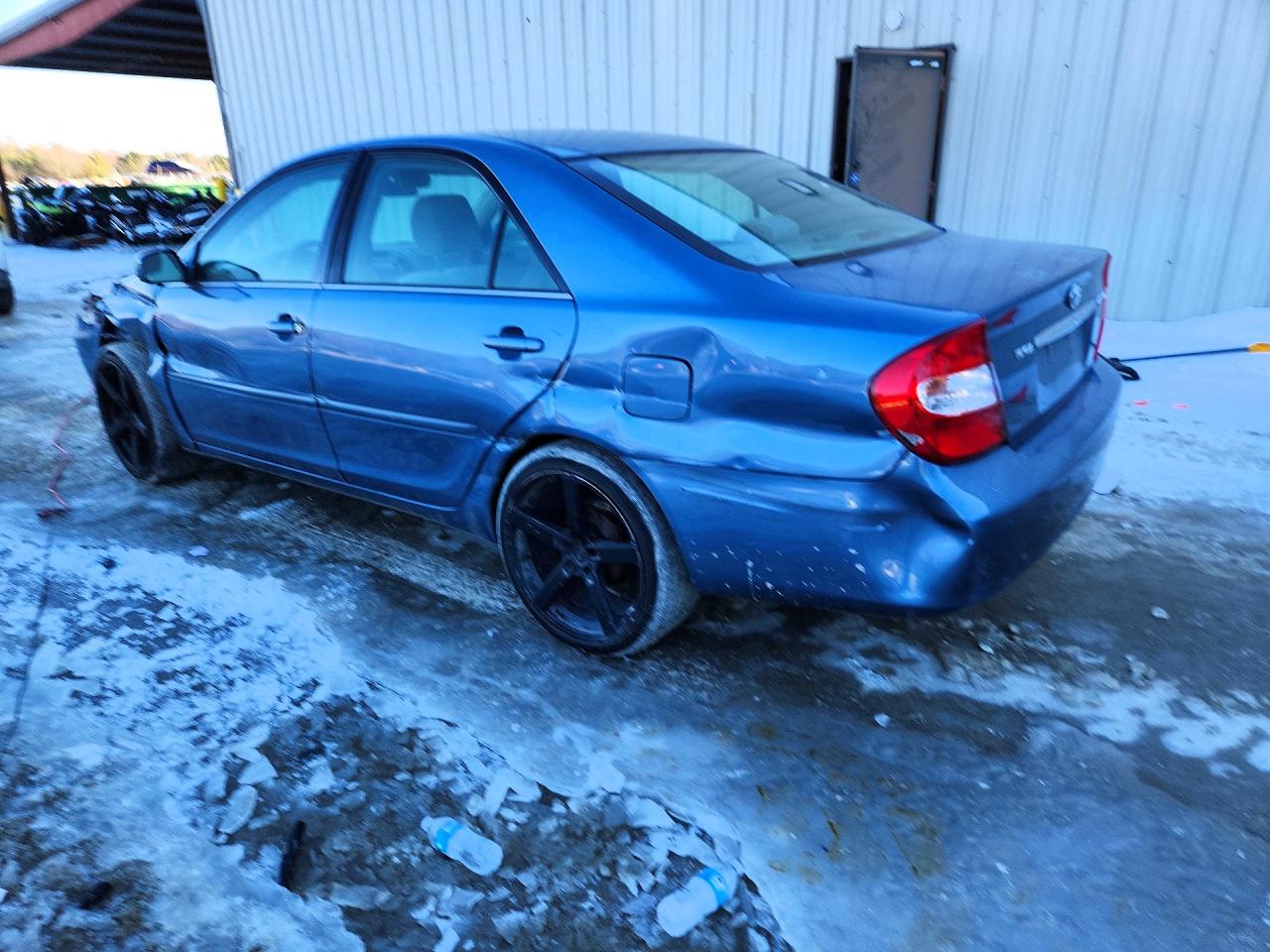 2004 TOYOTA CAMRY LE photo 2