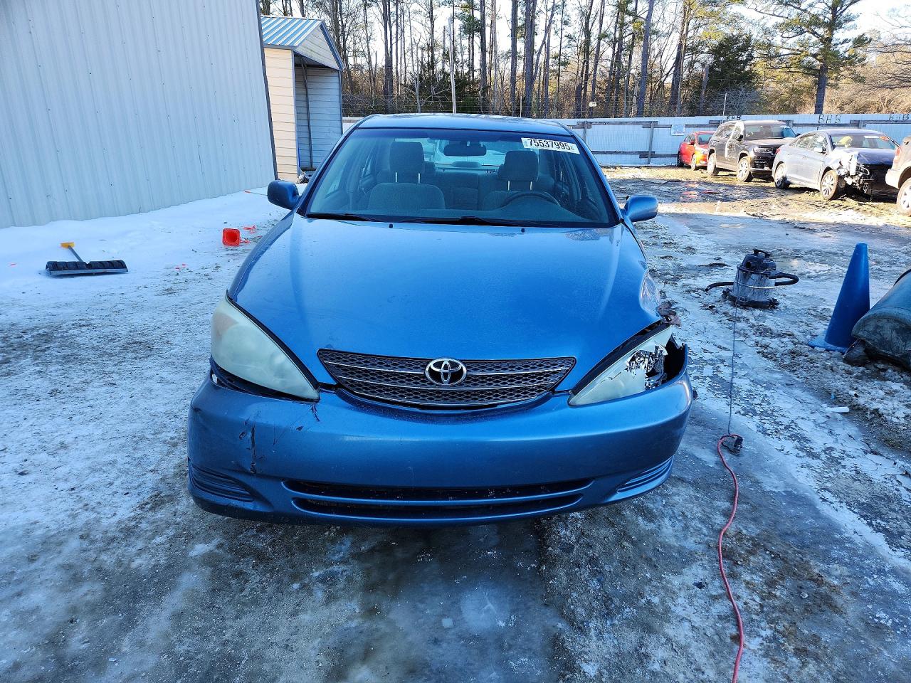2004 TOYOTA CAMRY LE photo 5