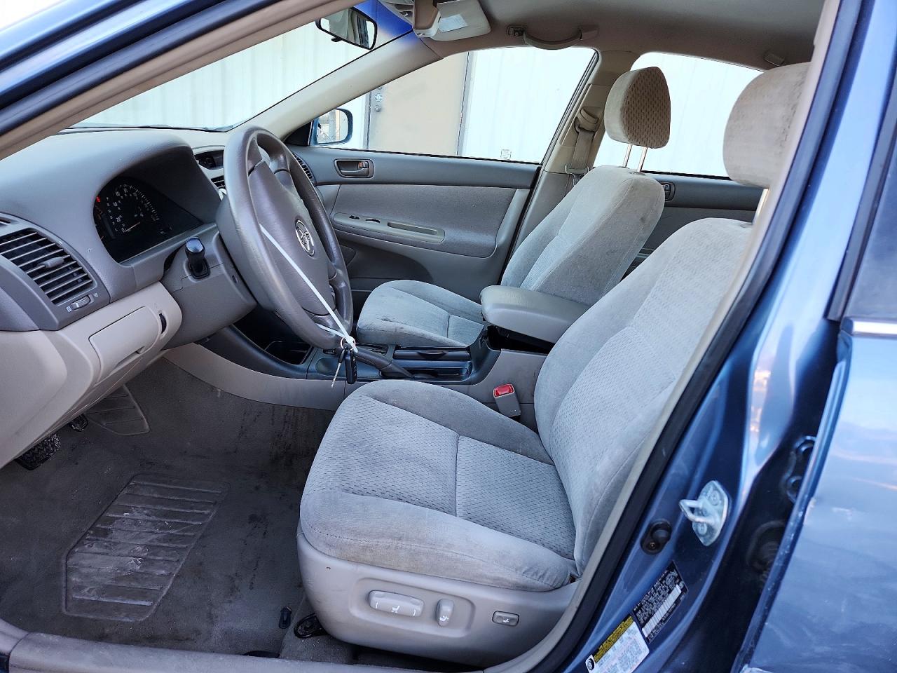 2004 TOYOTA CAMRY LE photo 7