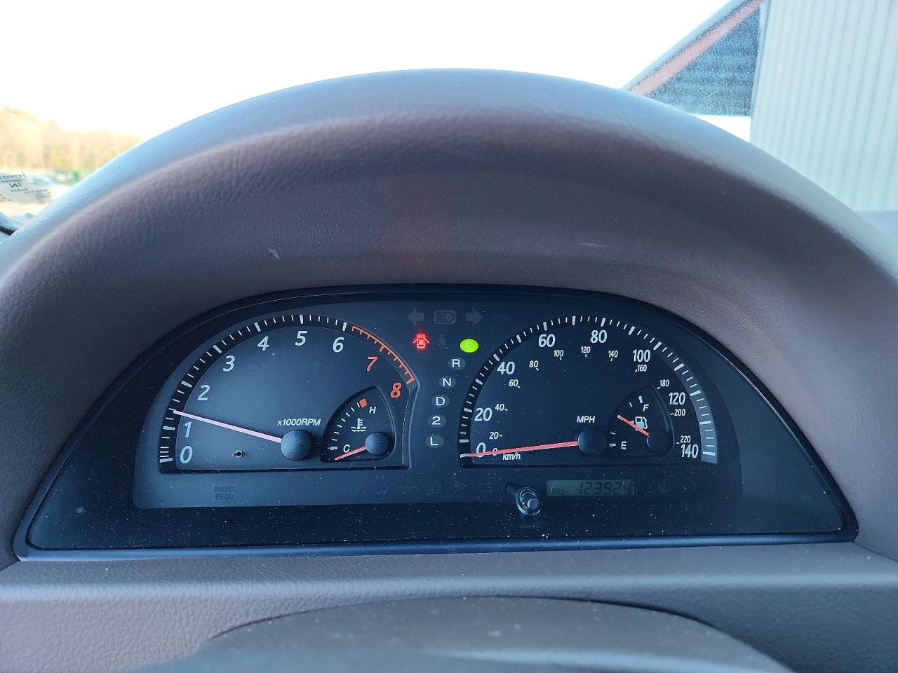 2004 TOYOTA CAMRY LE photo 9