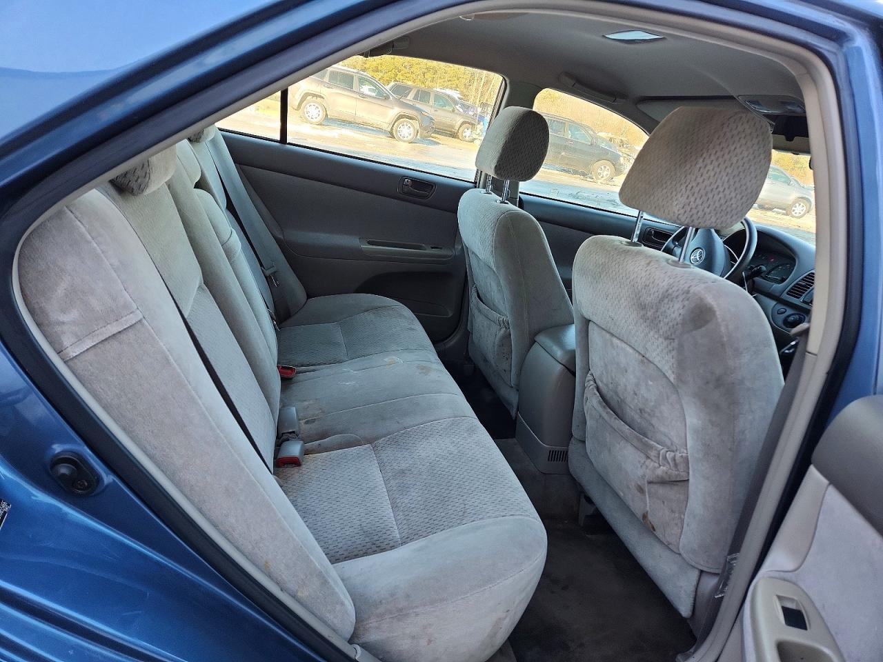 2004 TOYOTA CAMRY LE photo 10
