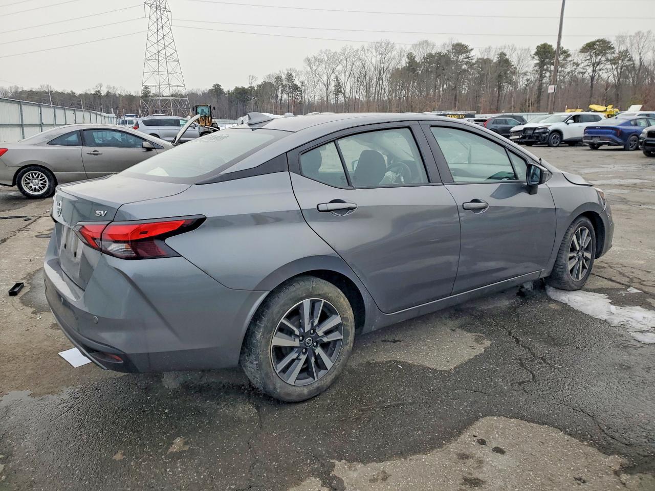2021 NISSAN VERSA SV photo 7