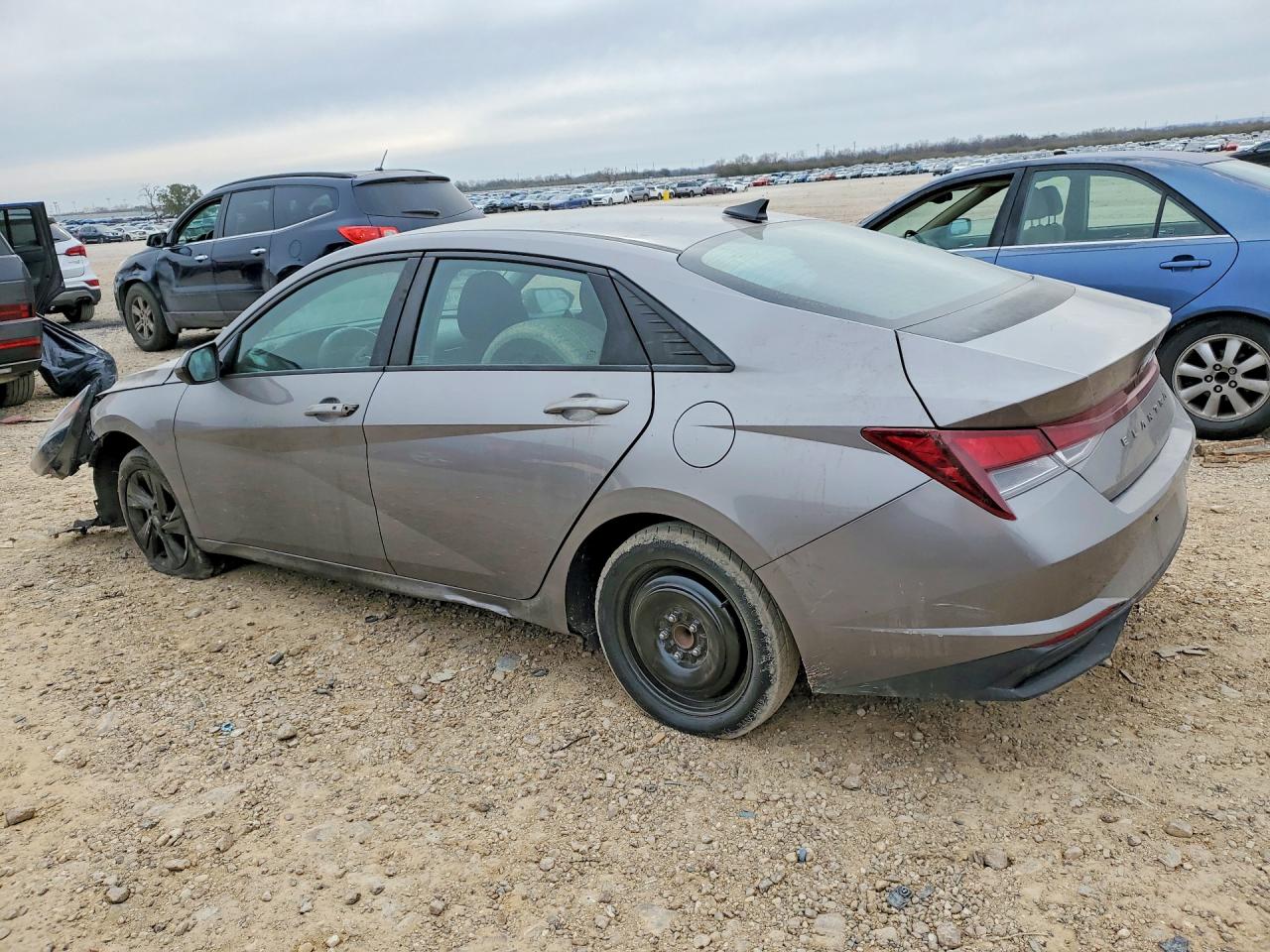 2021 HYUNDAI ELANTRA SEL photo 3