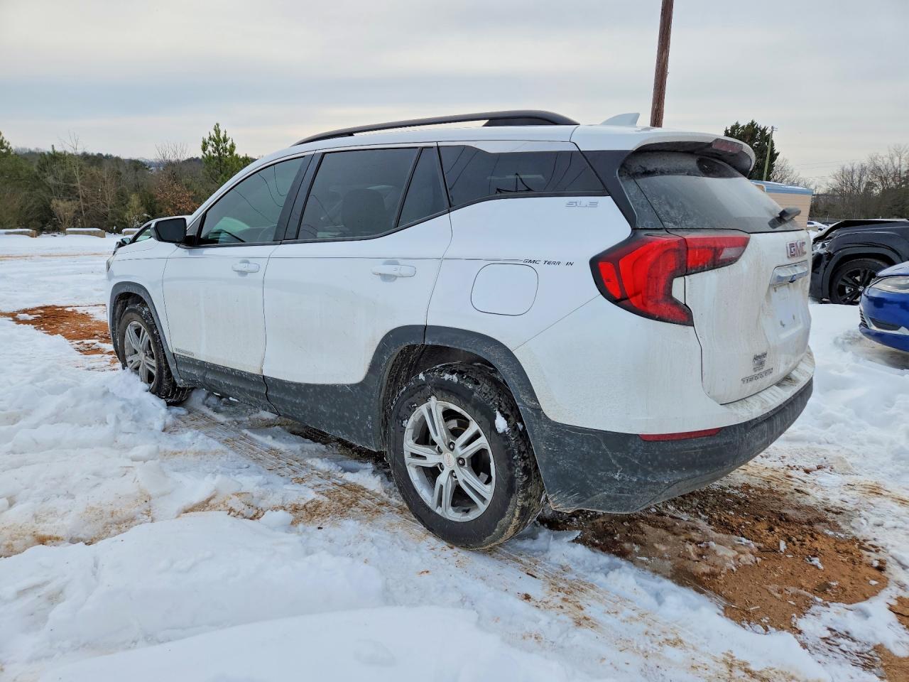 2020 GMC TERRAIN SLE photo 2