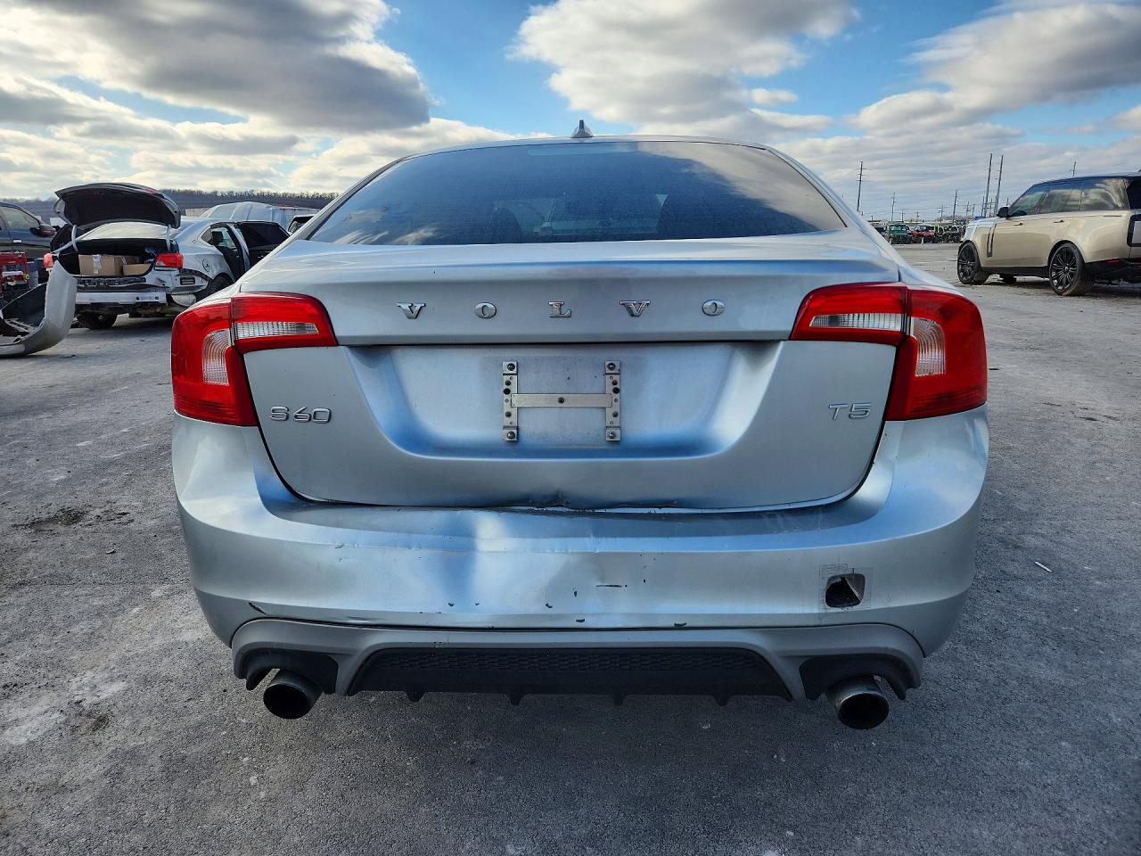 2017 VOLVO S60 photo 11