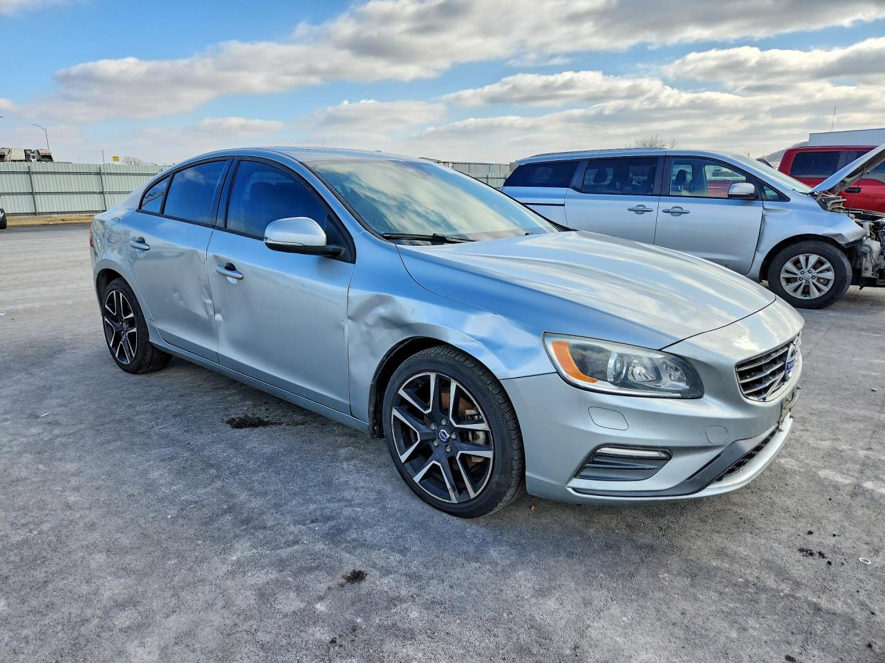2017 VOLVO S60 photo 7