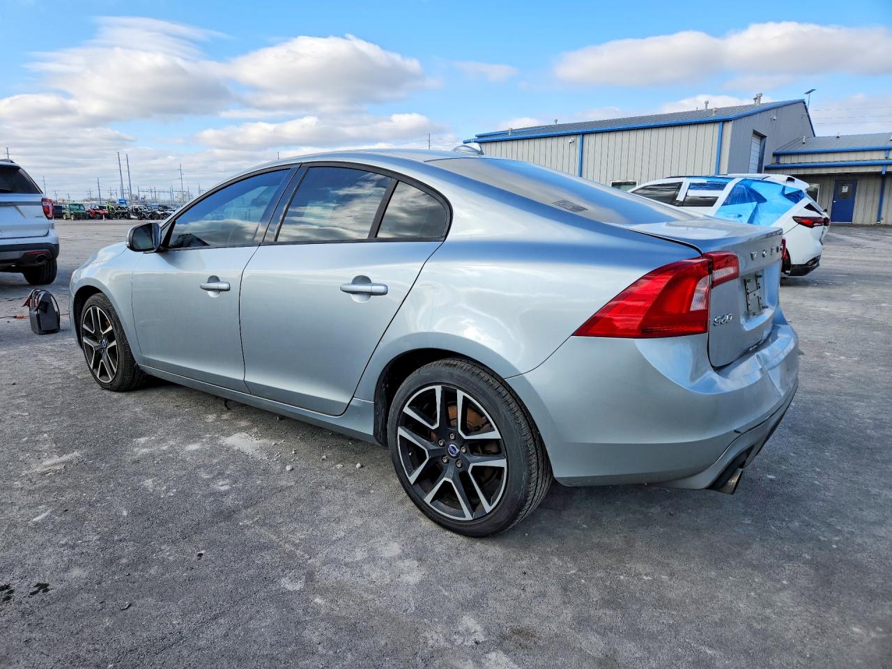2017 VOLVO S60 photo 3