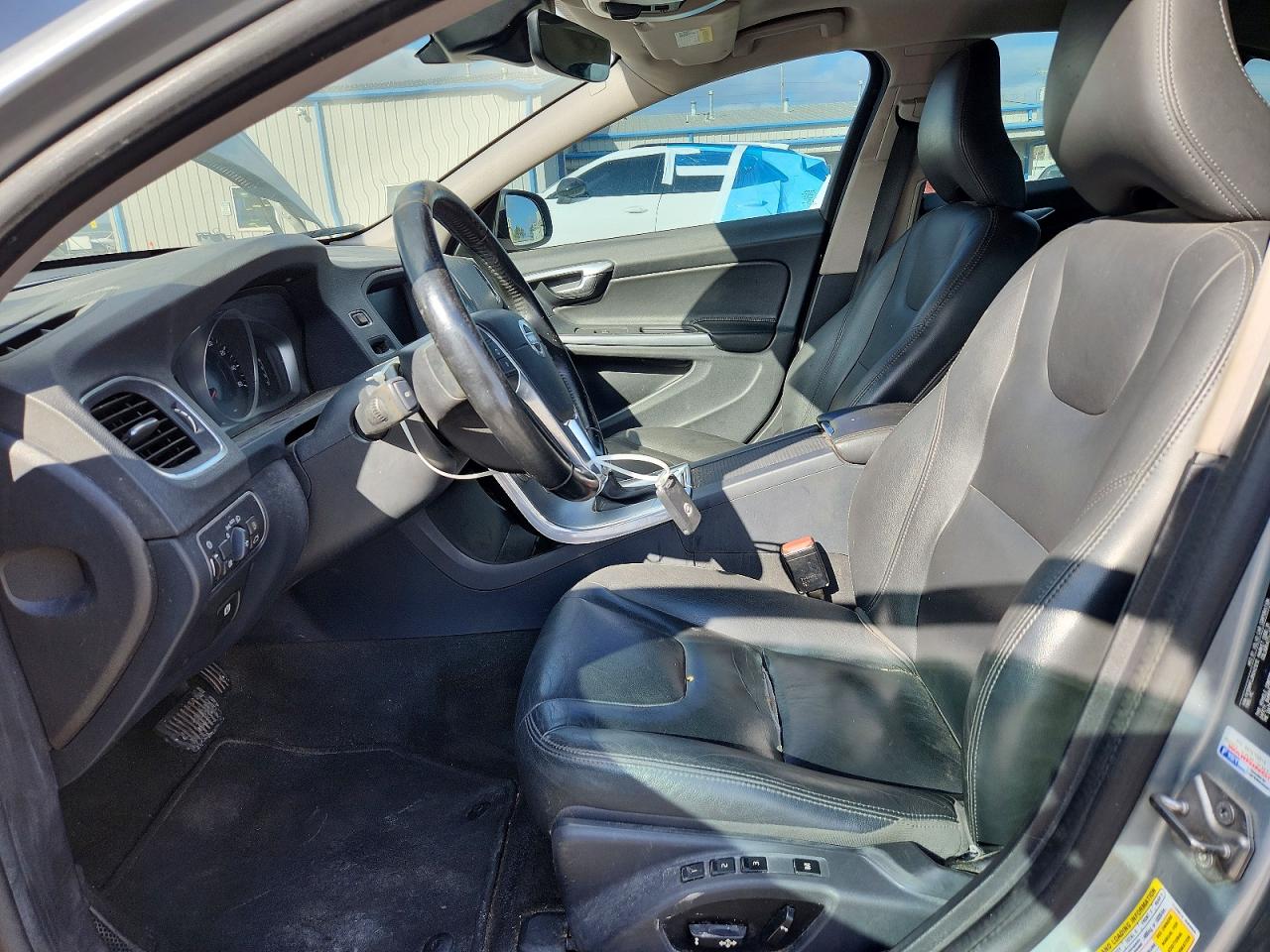 2017 VOLVO S60 photo 13