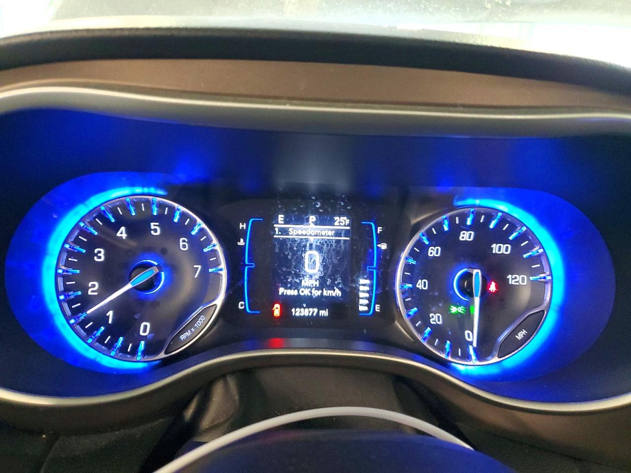 2021 CHRYSLER VOYAGER LXI photo 17