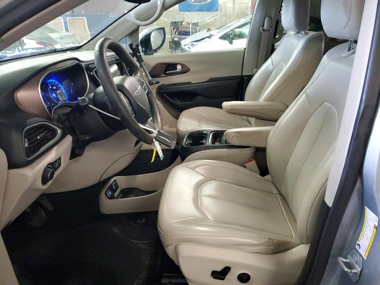 2021 CHRYSLER VOYAGER LXI photo 13