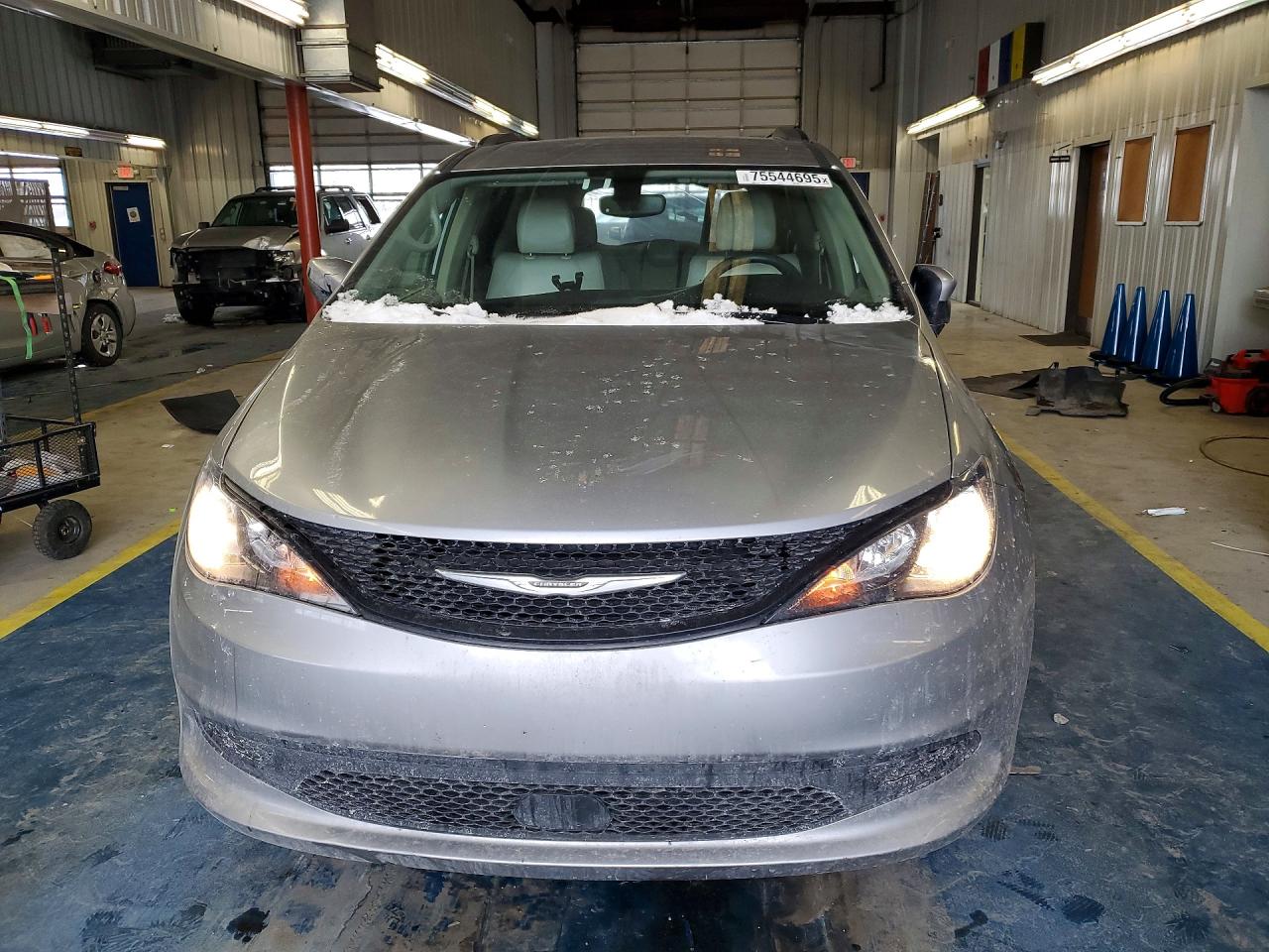 2021 CHRYSLER VOYAGER LXI photo 9