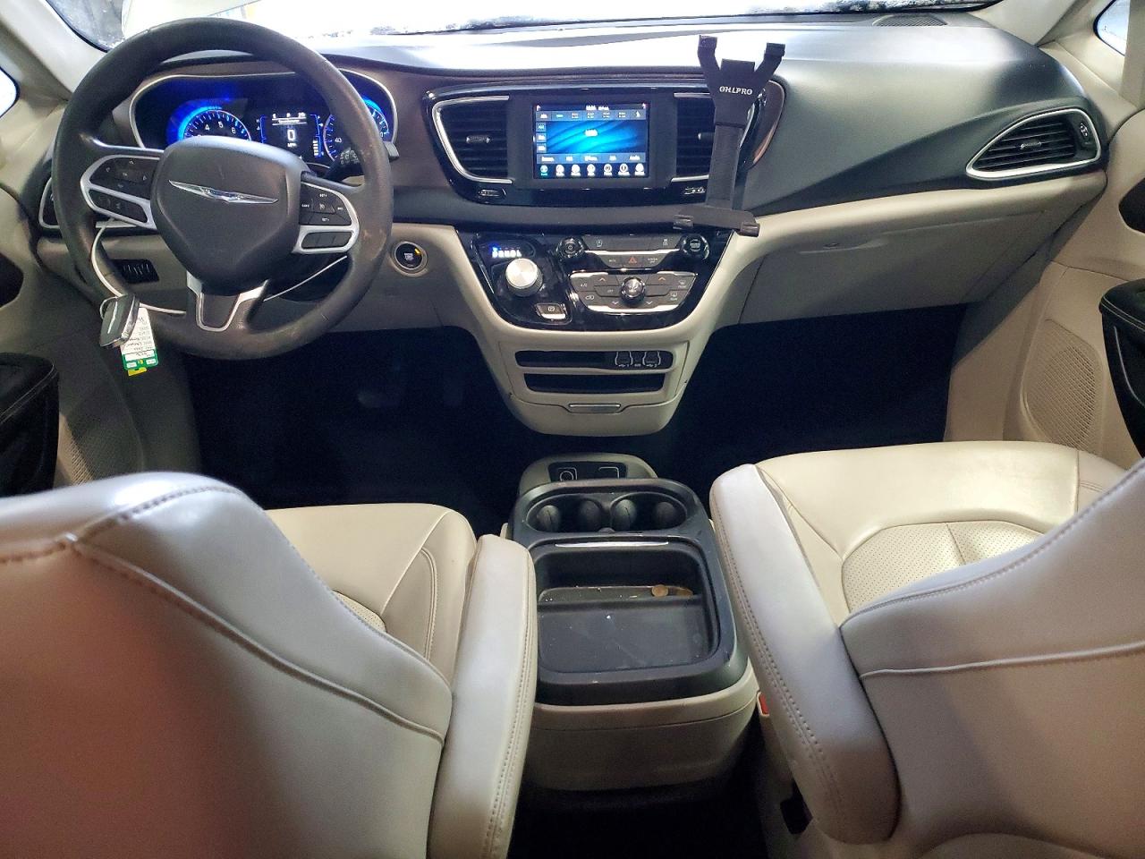 2021 CHRYSLER VOYAGER LXI photo 15