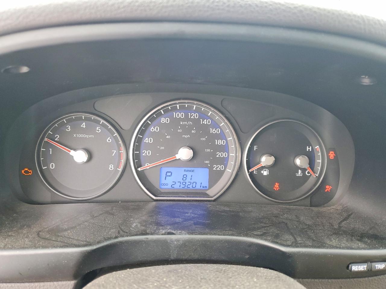 2011 HYUNDAI SANTA FE SE photo 9