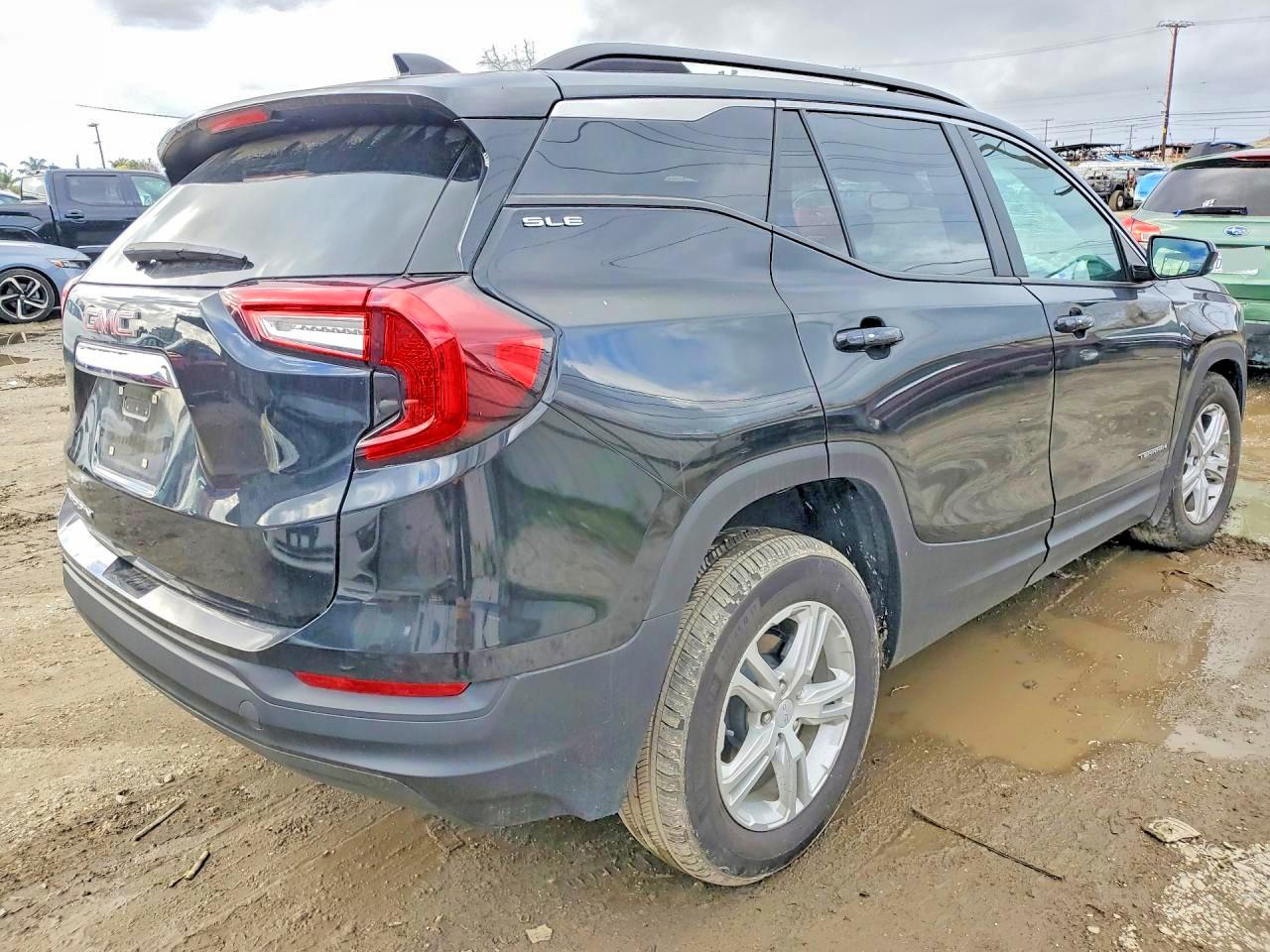 2024 GMC TERRAIN SLE photo 5