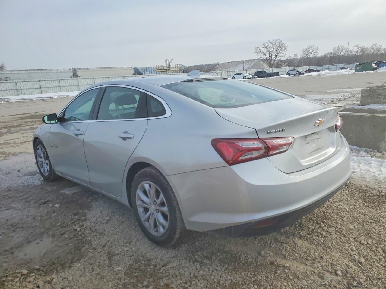 2020 CHEVROLET MALIBU LT photo 2