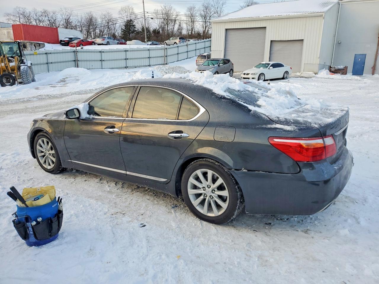 2011 LEXUS LS photo 3