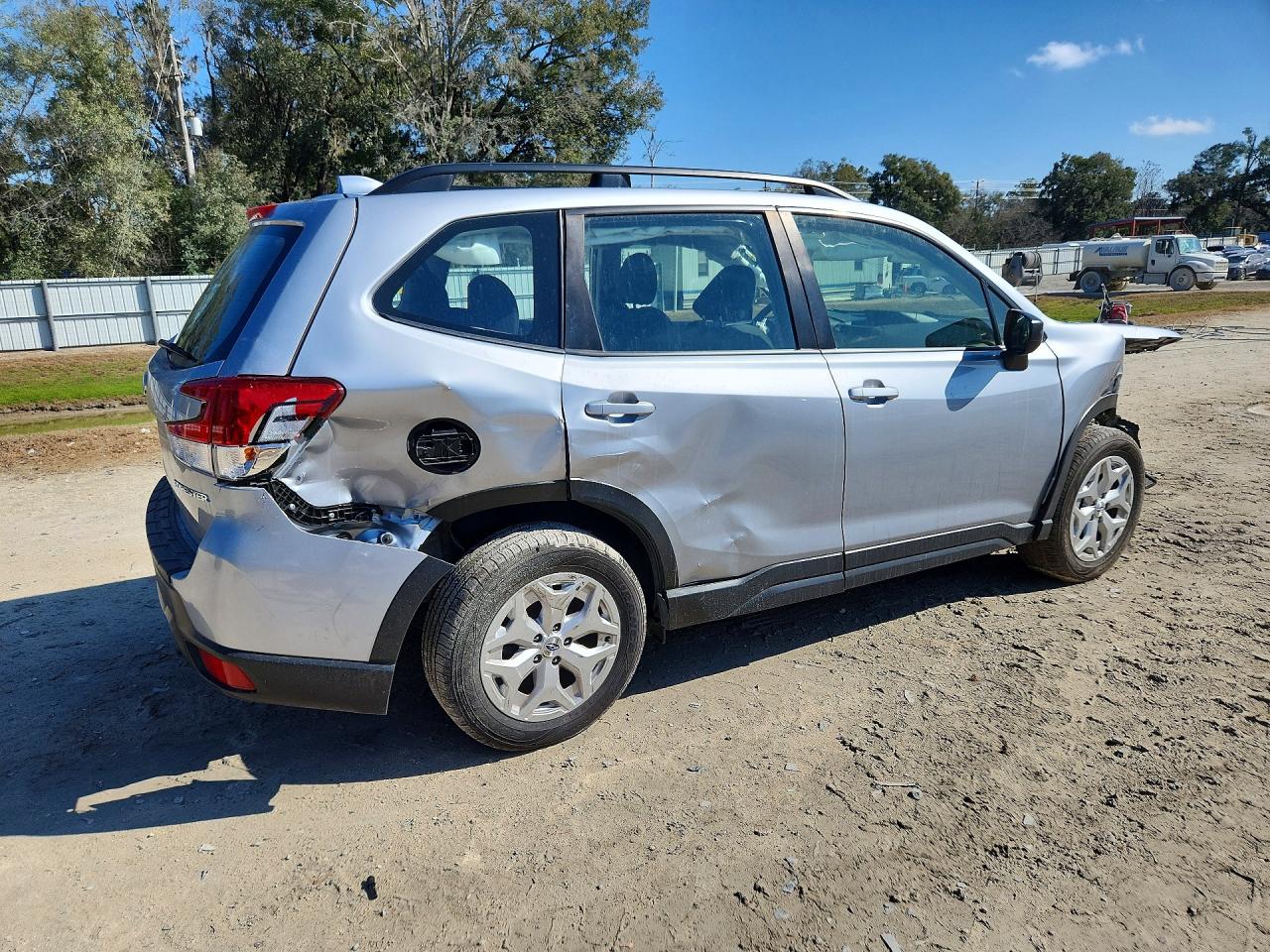 2020 SUBARU FORESTER photo 3