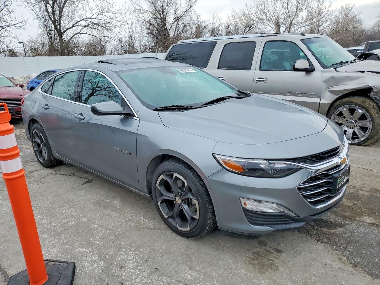 2023 CHEVROLET MALIBU LT photo 4