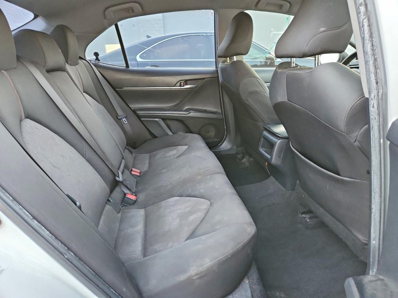 2018 TOYOTA CAMRY L photo 10