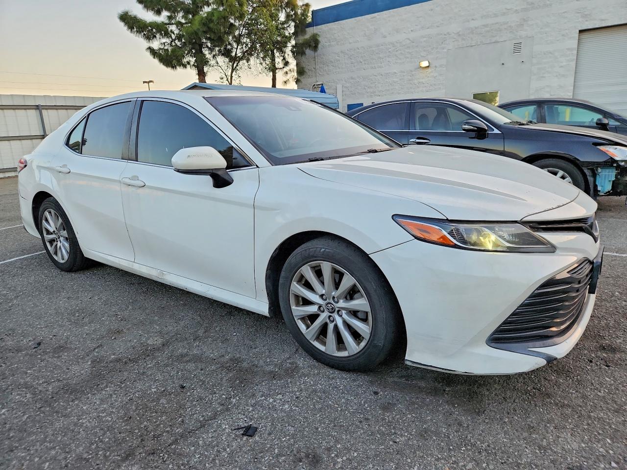 2018 TOYOTA CAMRY L photo 4
