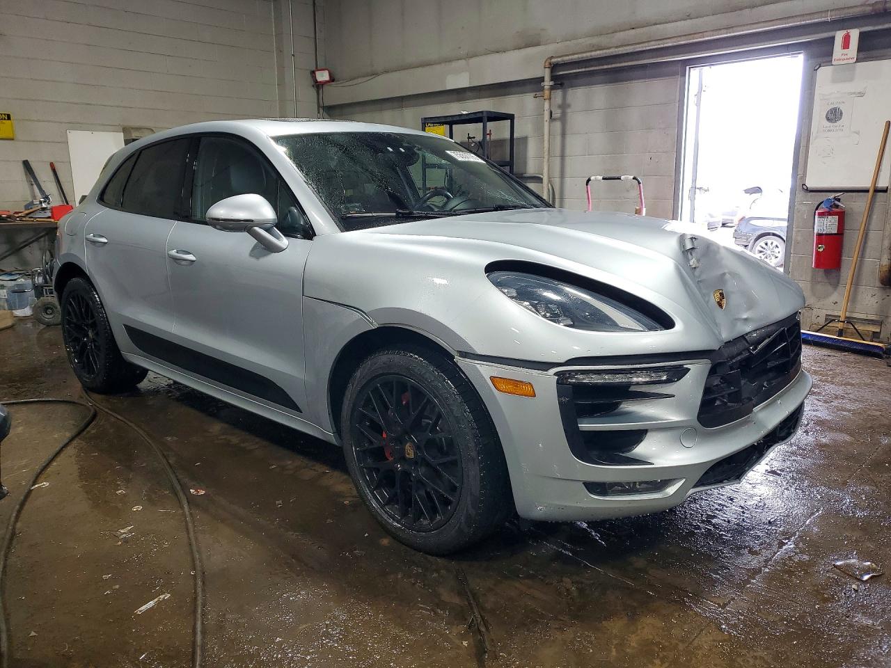 2017 PORSCHE MACAN GTS photo 4