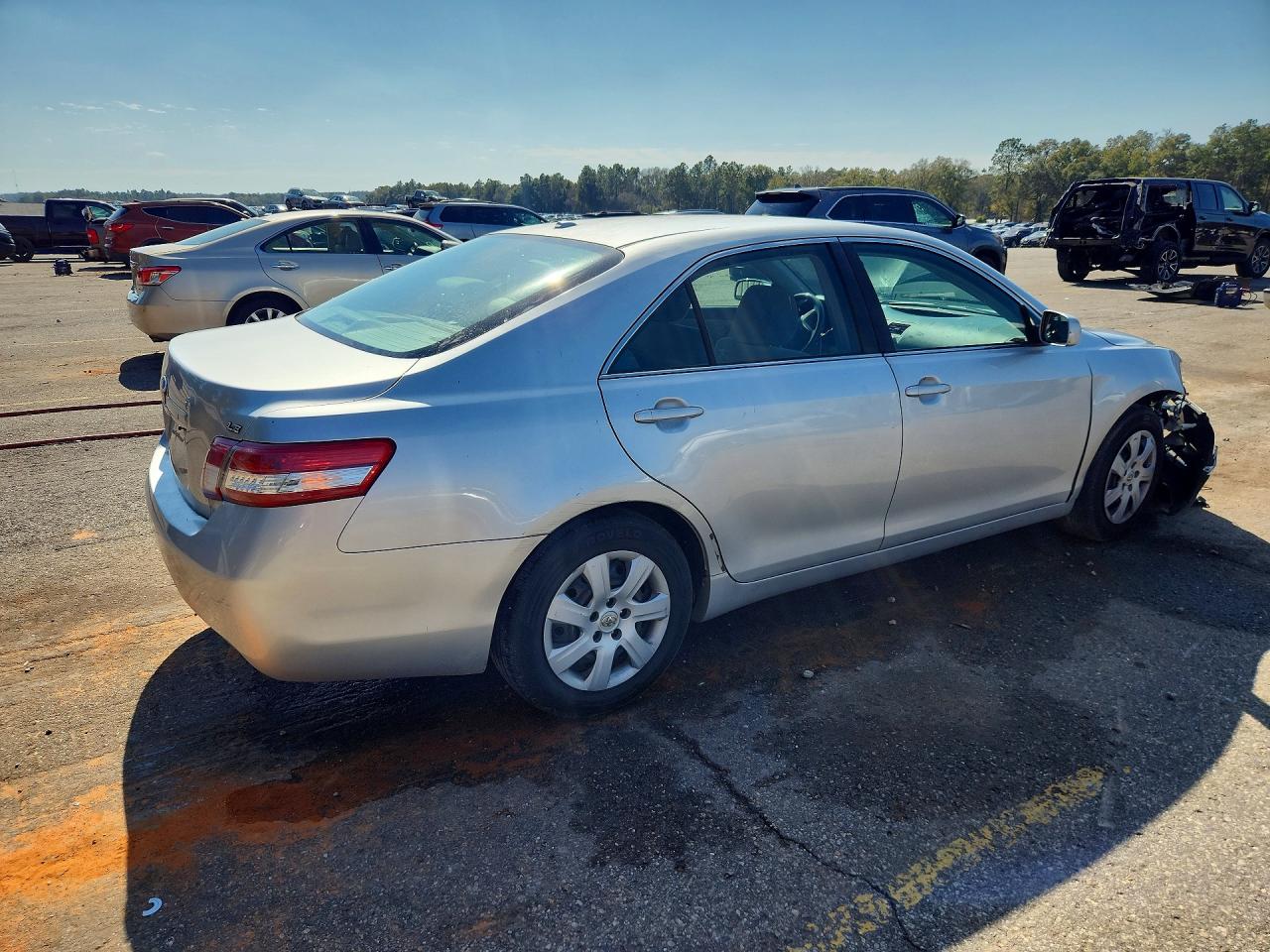 2011 TOYOTA CAMRY LE photo 7