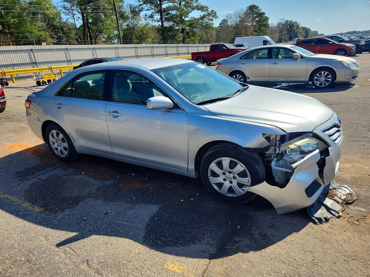 2011 TOYOTA CAMRY LE photo 10