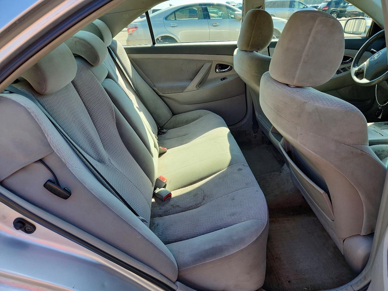 2011 TOYOTA CAMRY LE photo 28