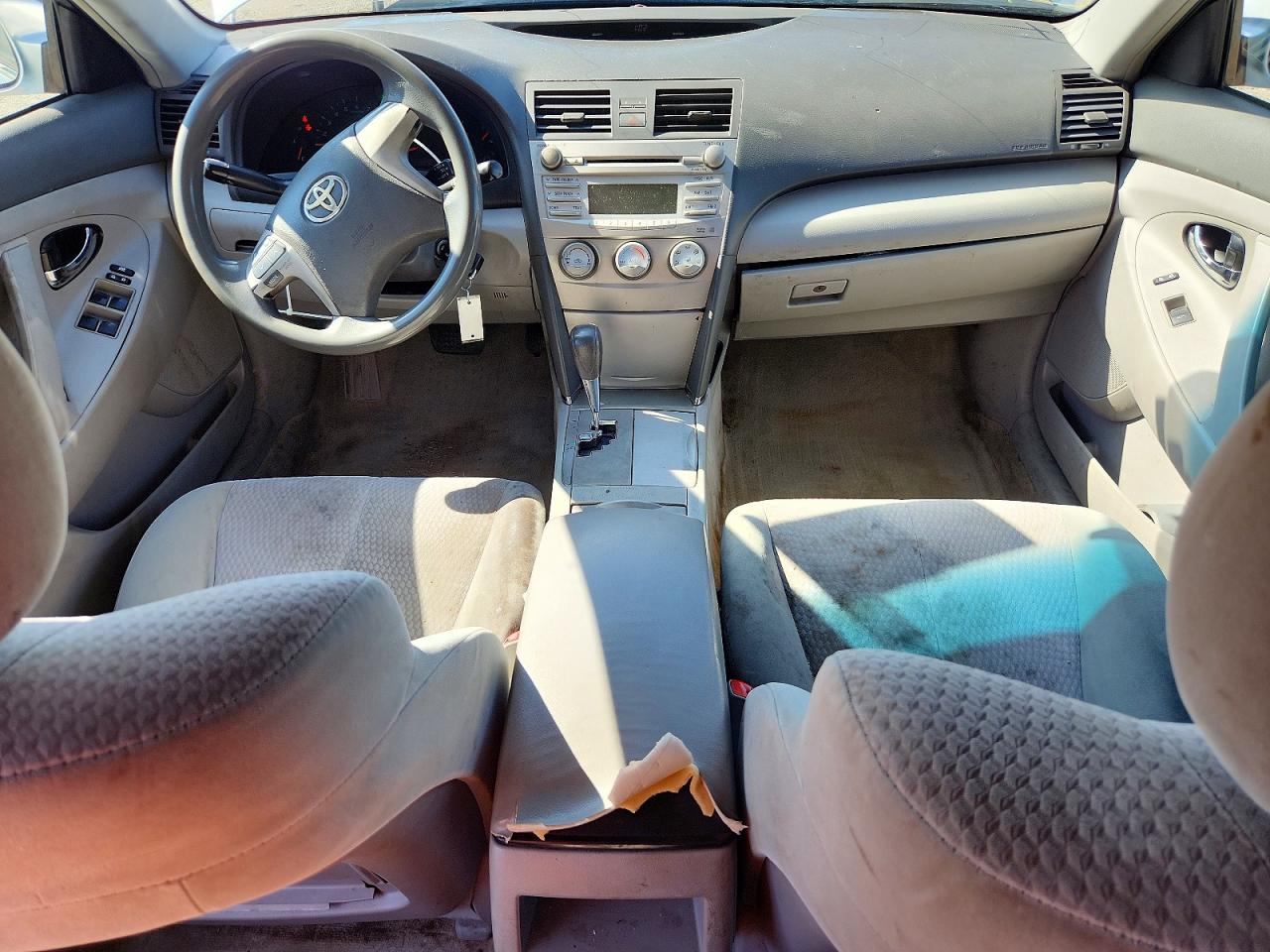 2011 TOYOTA CAMRY LE photo 22