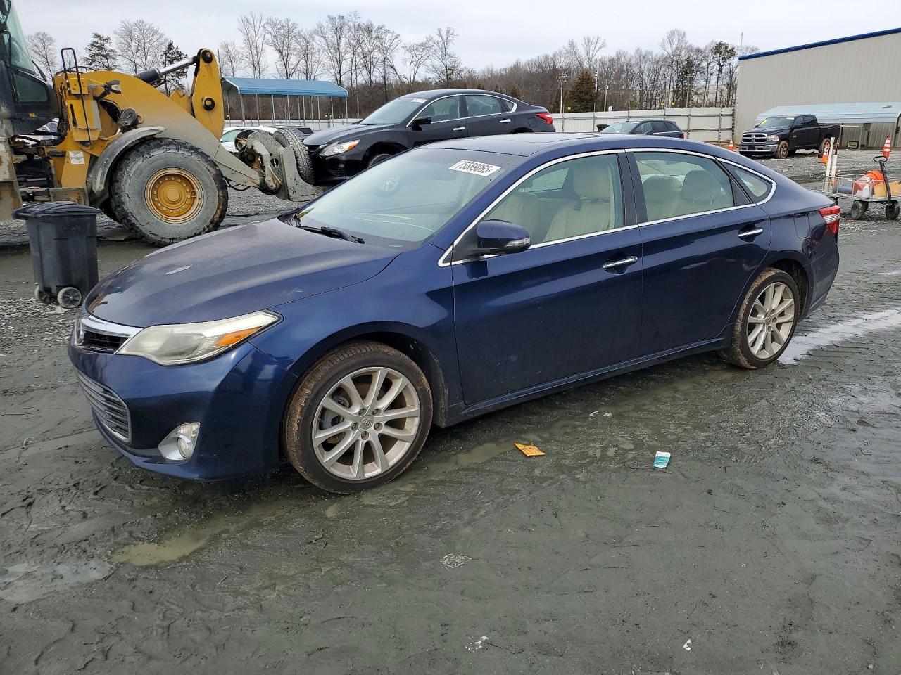 2013 TOYOTA AVALON