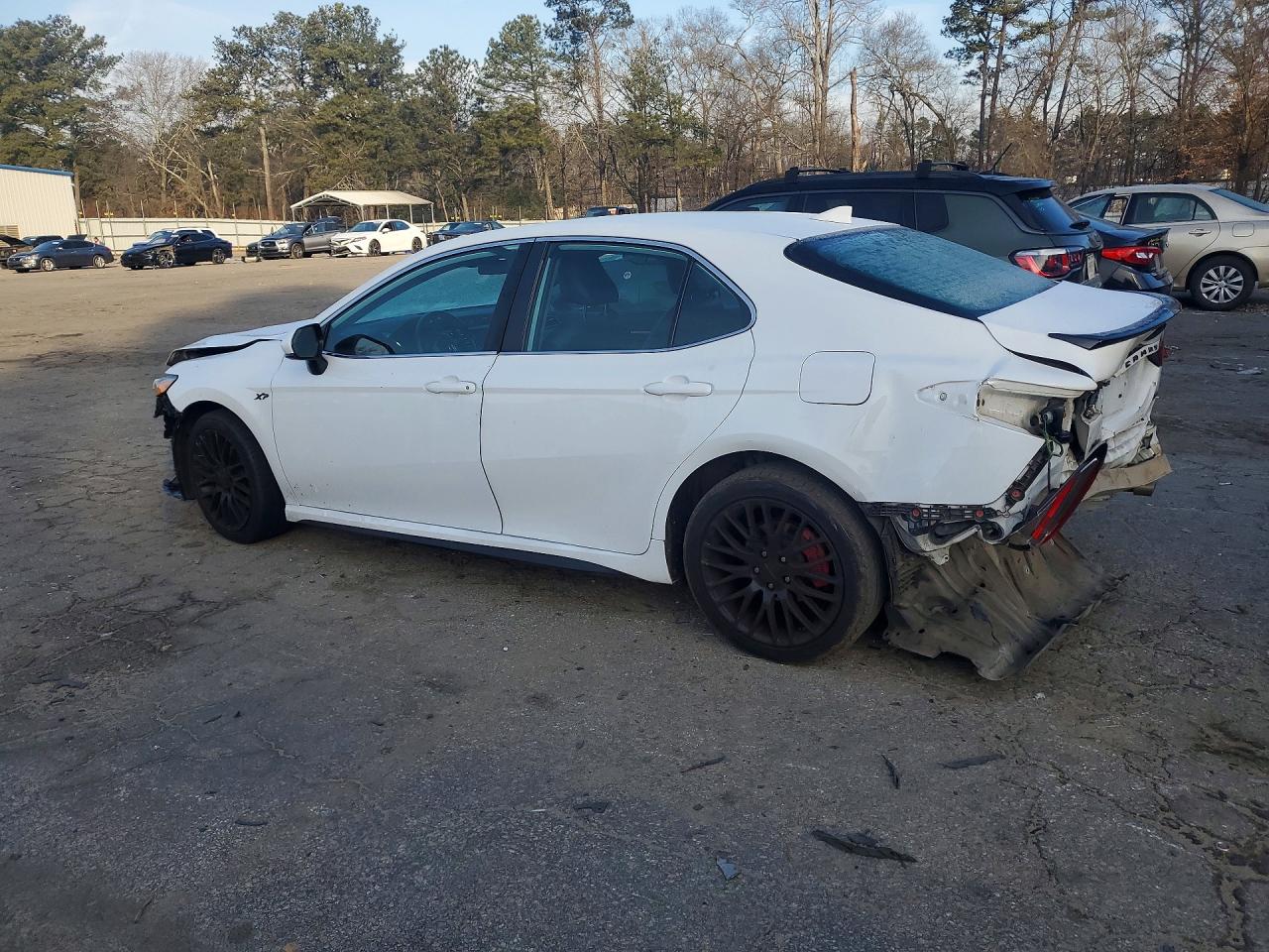 2019 TOYOTA CAMRY photo 2
