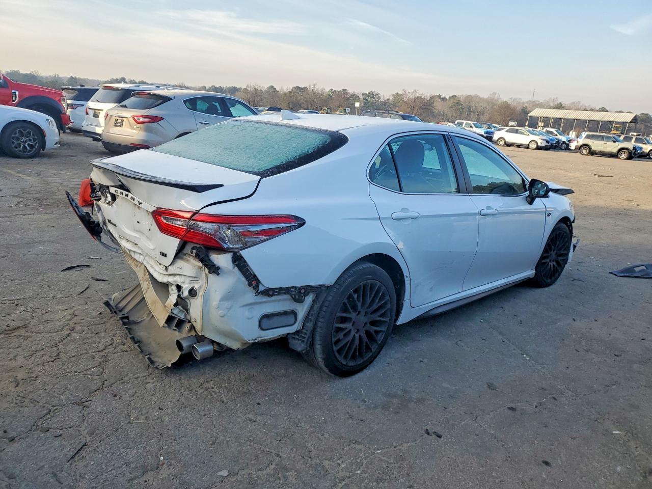 2019 TOYOTA CAMRY photo 3