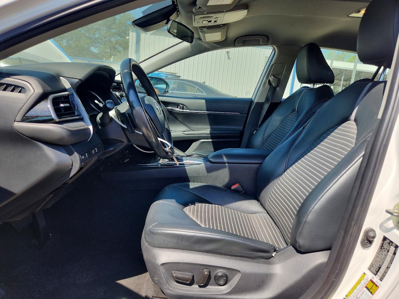 2019 TOYOTA CAMRY photo 7