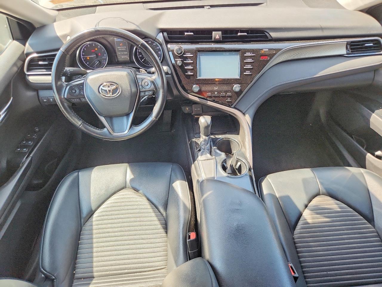 2019 TOYOTA CAMRY photo 8