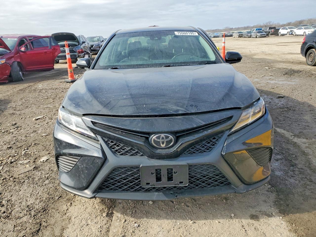 2018 TOYOTA CAMRY SE photo 9