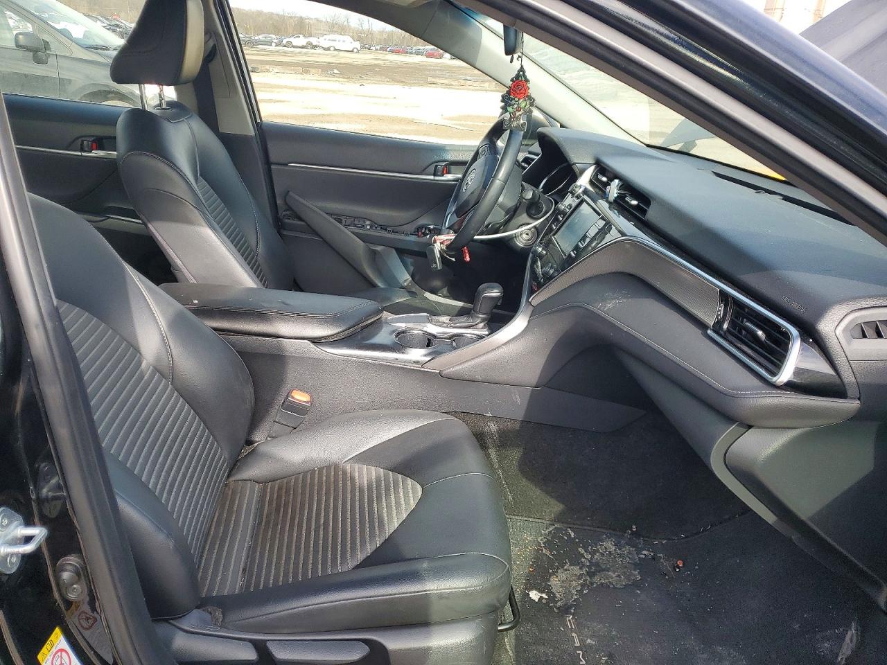 2018 TOYOTA CAMRY SE photo 13