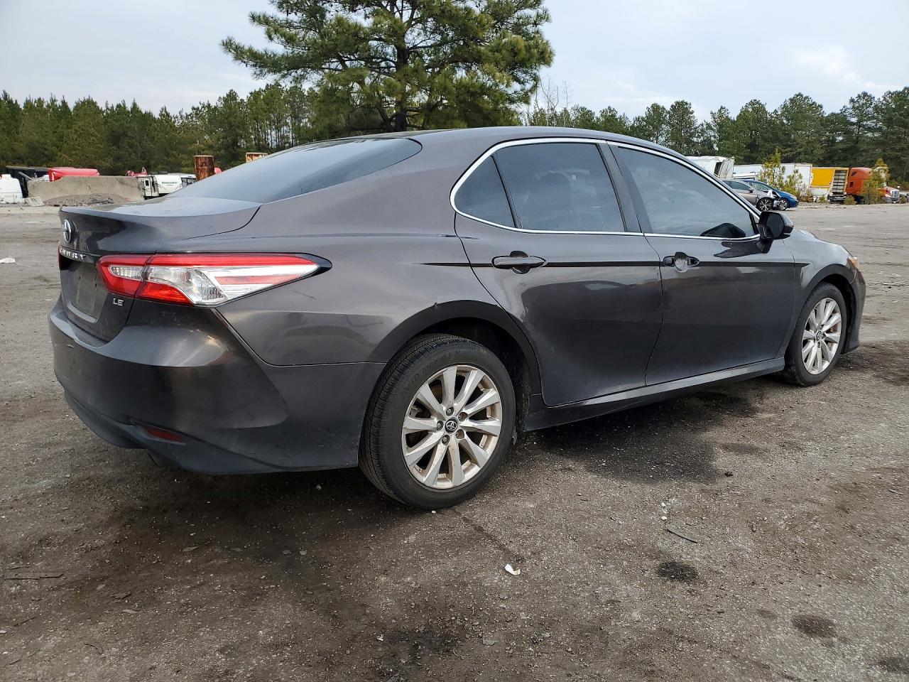 2018 TOYOTA CAMRY L photo 5